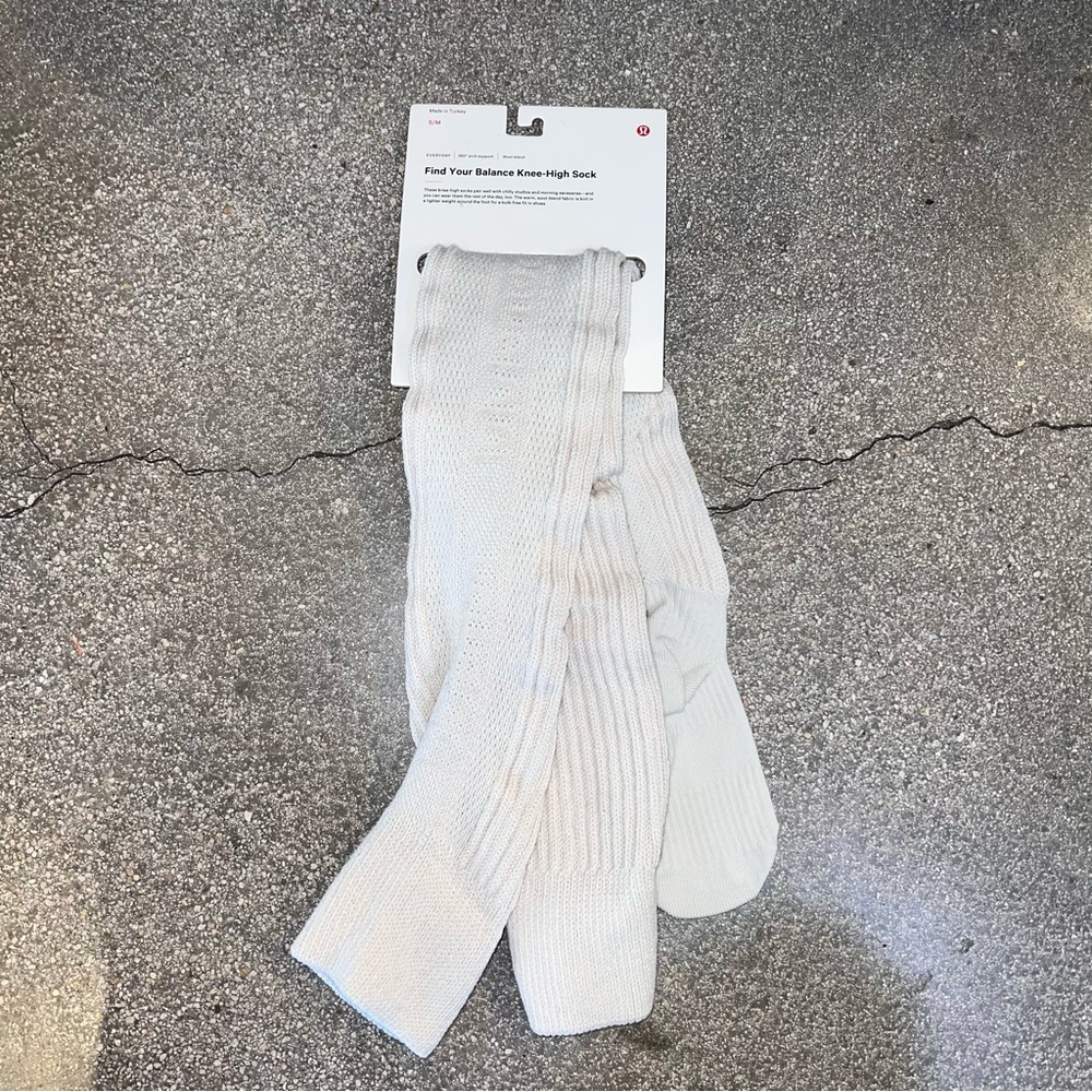 NWT Women’s Find Your Balance Knee High Socks - WHTOP/PWBE - $58 MSRP- S/M - Picture 2 of 6